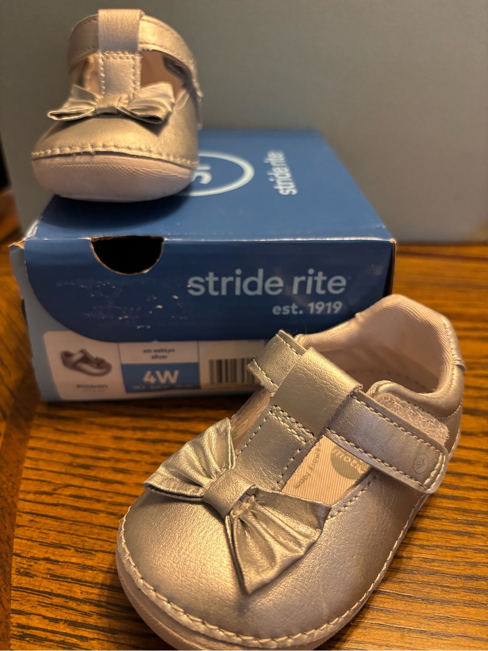 Stride Rite Silver Metallic Mary Jane Bow Sneakers